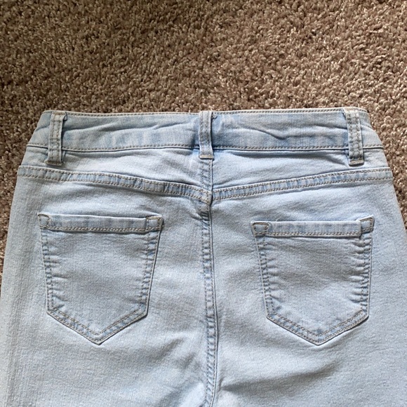 Light Wash Denim Jeans | Size 5 (fit small) - Picture 4 of 4